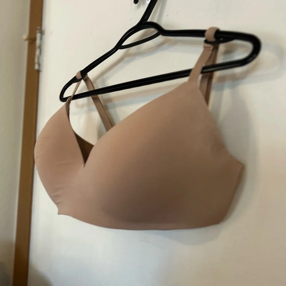Victoria Secret 36DDD Seamless Tan Bra